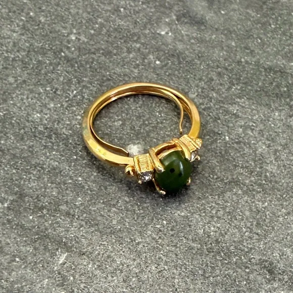 Vintage Avon Green Jade Gold Tone Ring 7 - Picture 4 of 16